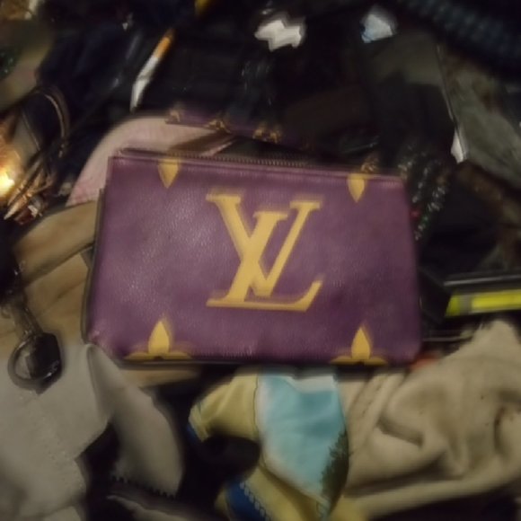 Louis Vuitton bag in meant condition - Picture 3 of 4